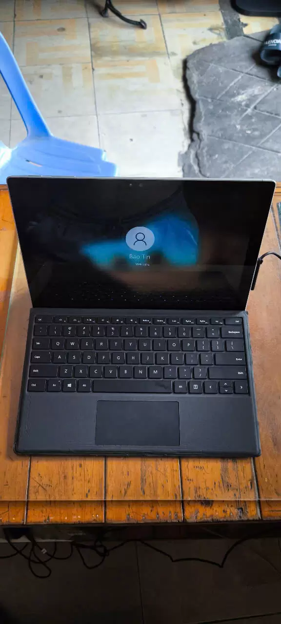 Microsoft Surface Pro 4 Core i5/4GB/128GB (Like new)