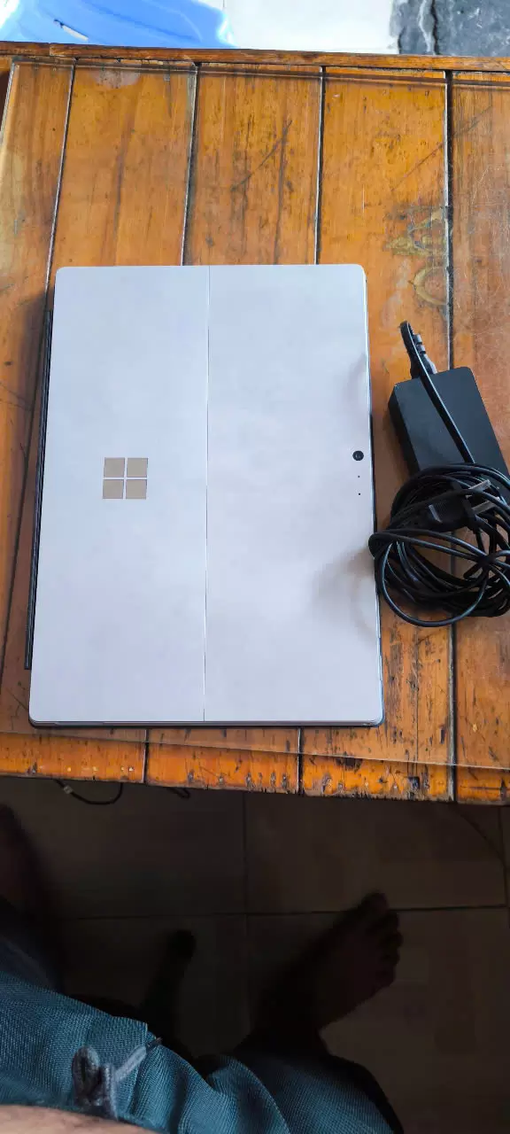 Microsoft Surface Pro 4 Core i5/4GB/128GB (Like new)