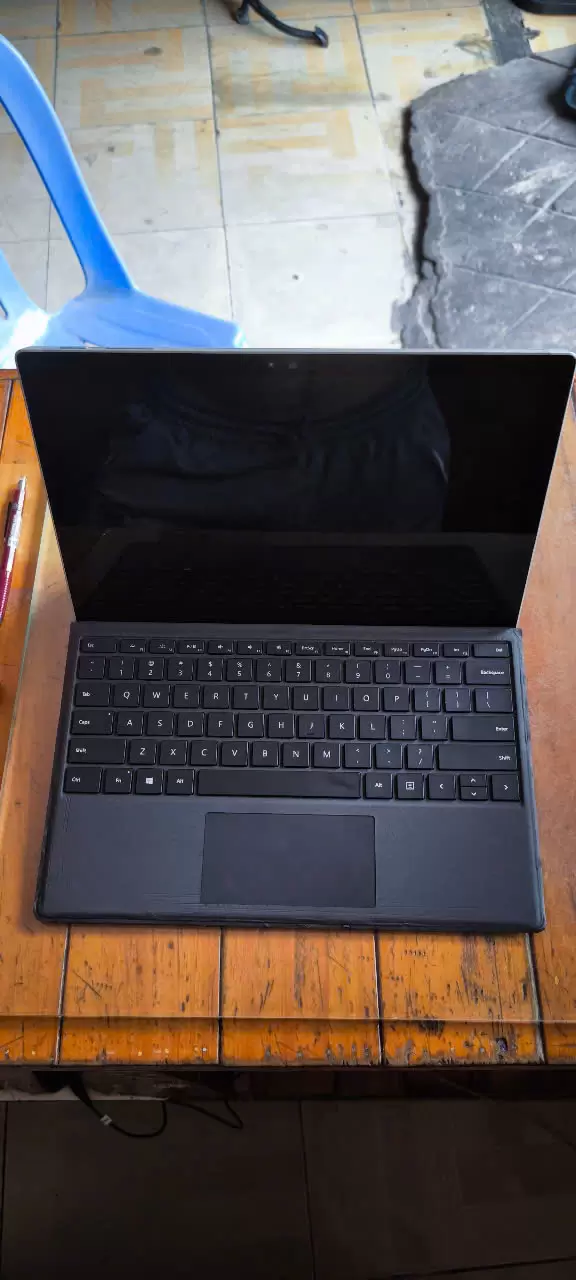 Microsoft Surface Pro 4 Core i5/4GB/128GB (Like new)